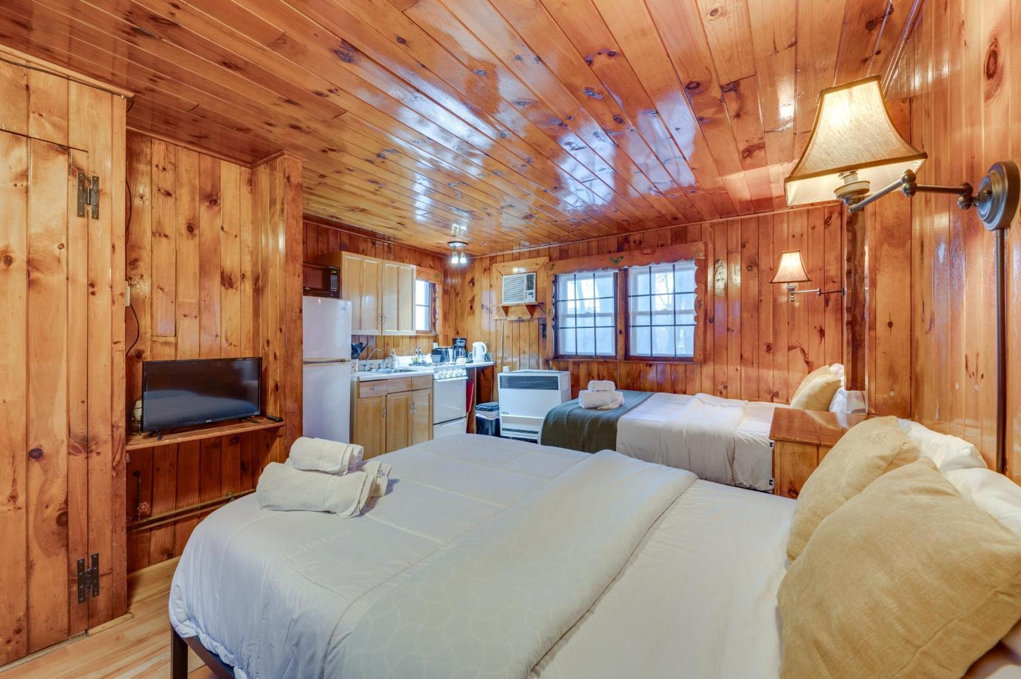 Apartamento Cozy Laconia Studio With Pool Access - 2 Mi To Lake! Exterior foto
