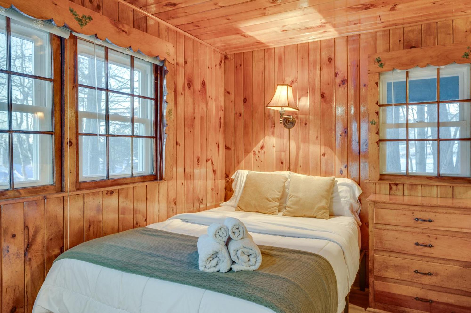 Apartamento Cozy Laconia Studio With Pool Access - 2 Mi To Lake! Exterior foto