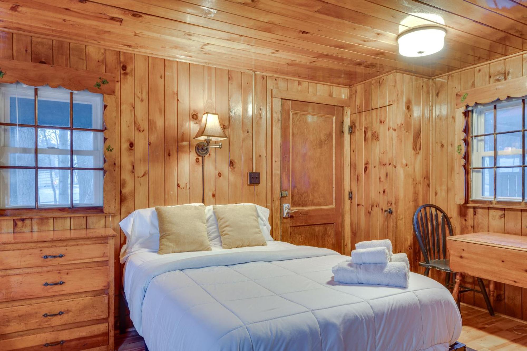 Apartamento Cozy Laconia Studio With Pool Access - 2 Mi To Lake! Exterior foto