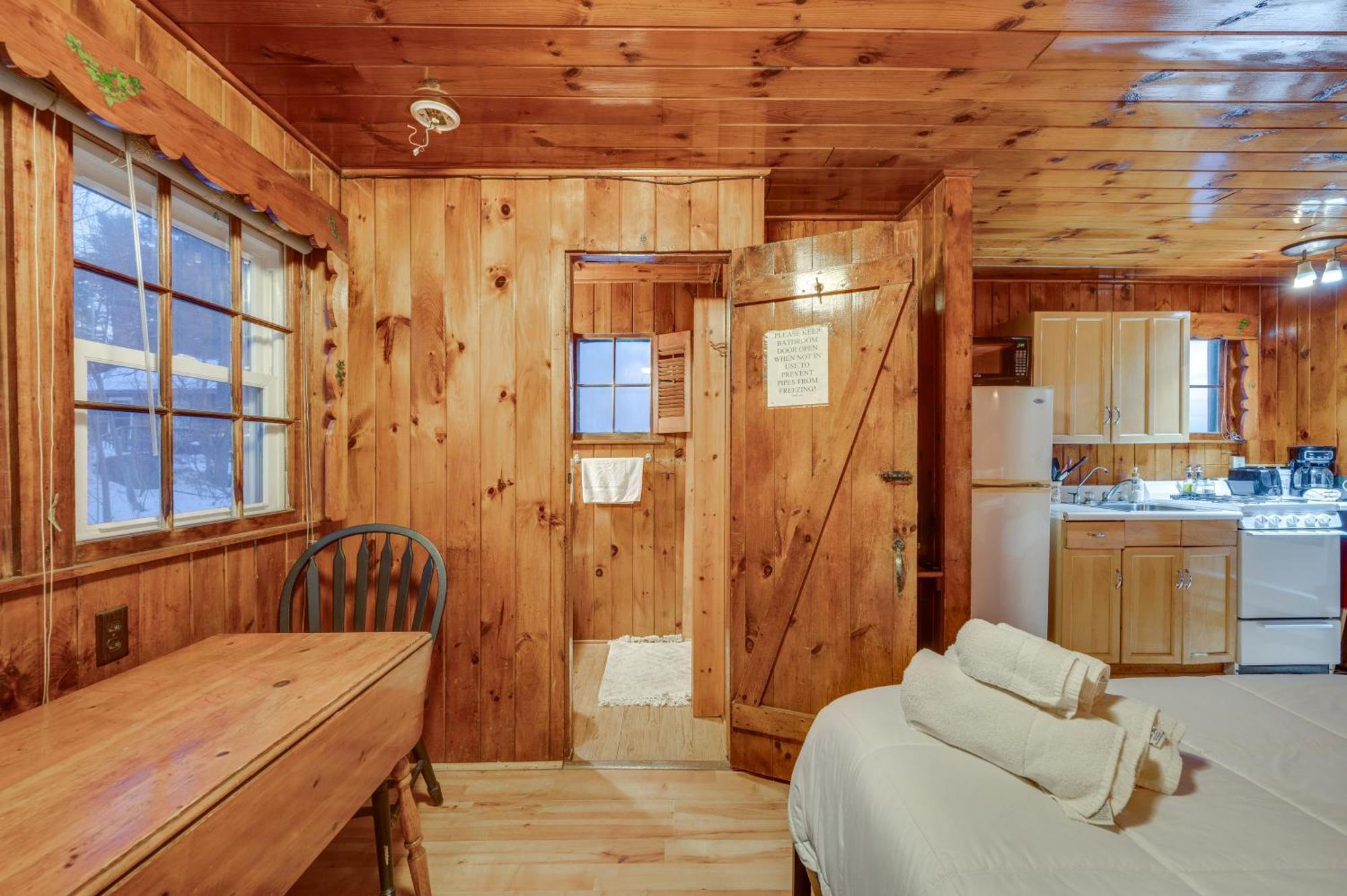 Apartamento Cozy Laconia Studio With Pool Access - 2 Mi To Lake! Exterior foto
