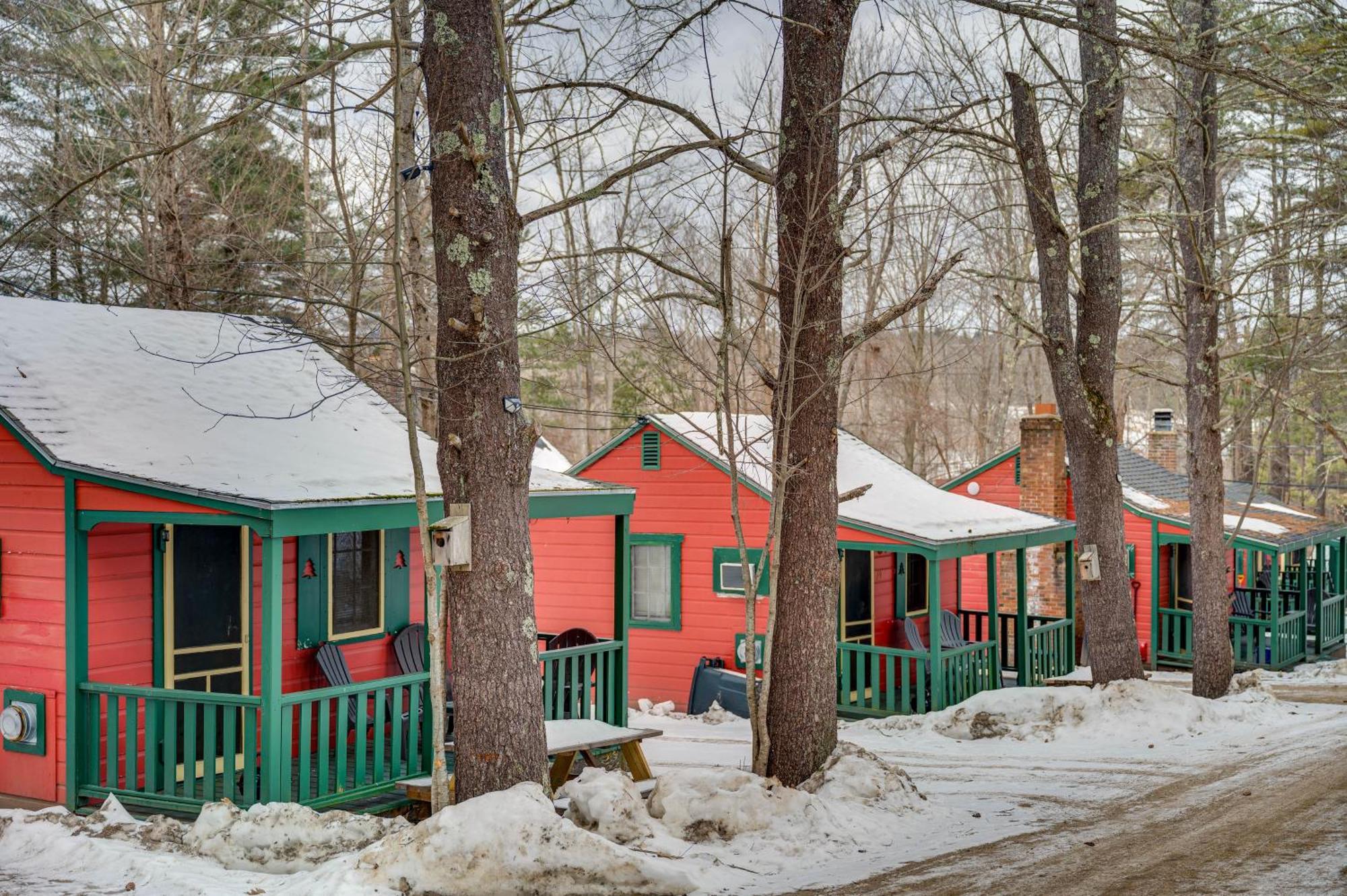 Apartamento Cozy Laconia Studio With Pool Access - 2 Mi To Lake! Exterior foto