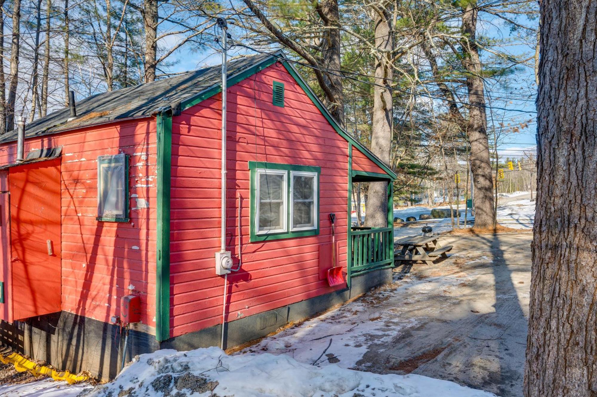 Apartamento Cozy Laconia Studio With Pool Access - 2 Mi To Lake! Exterior foto